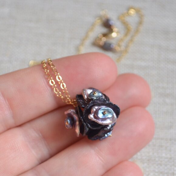 Peacock Keshi Pearl Flower Blossom Necklace in Gold - Picture 4 of 11